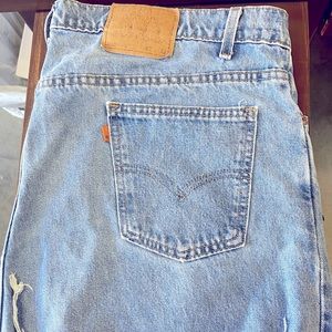 Vintage Levi’s Shorts with Orange tag 42W